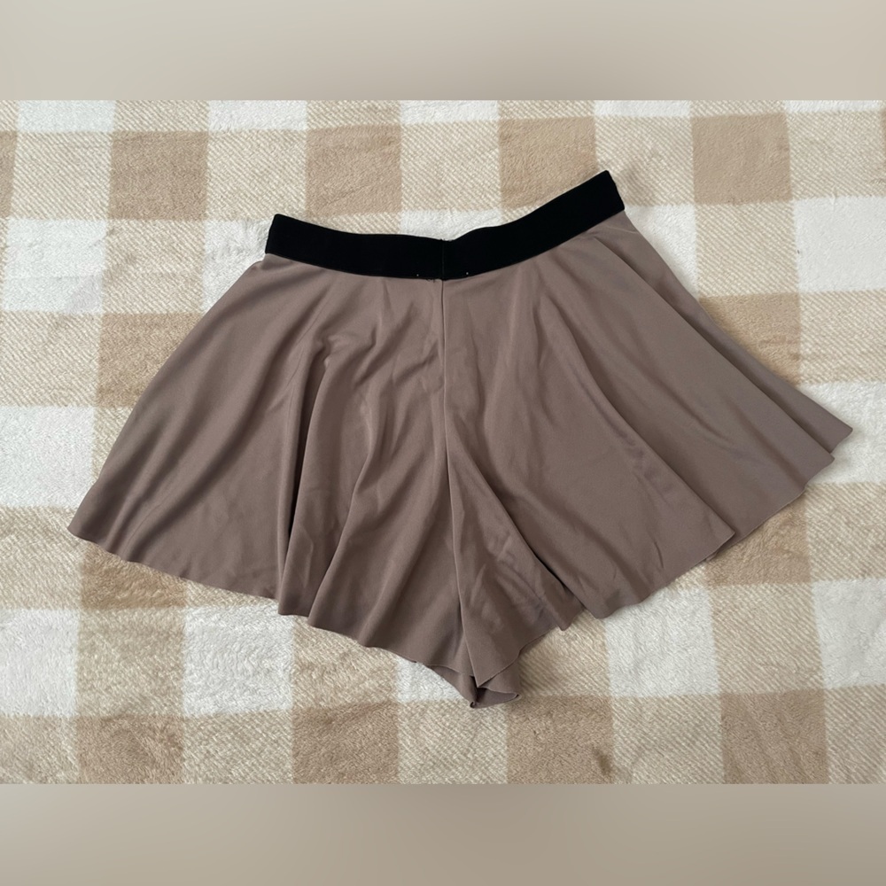 H&M Basic Collection Taupe Flowy Shorts with Black Waistband - Picture 6 of 6